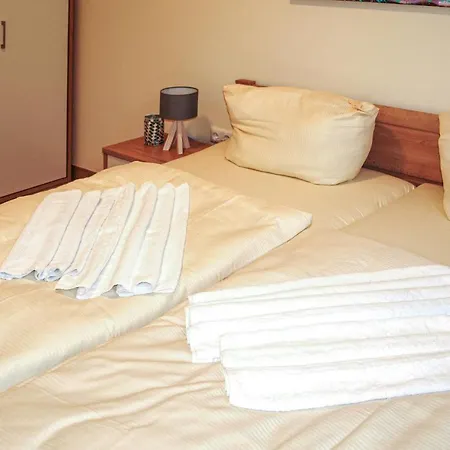 別荘 2 Bedroom Cozy In